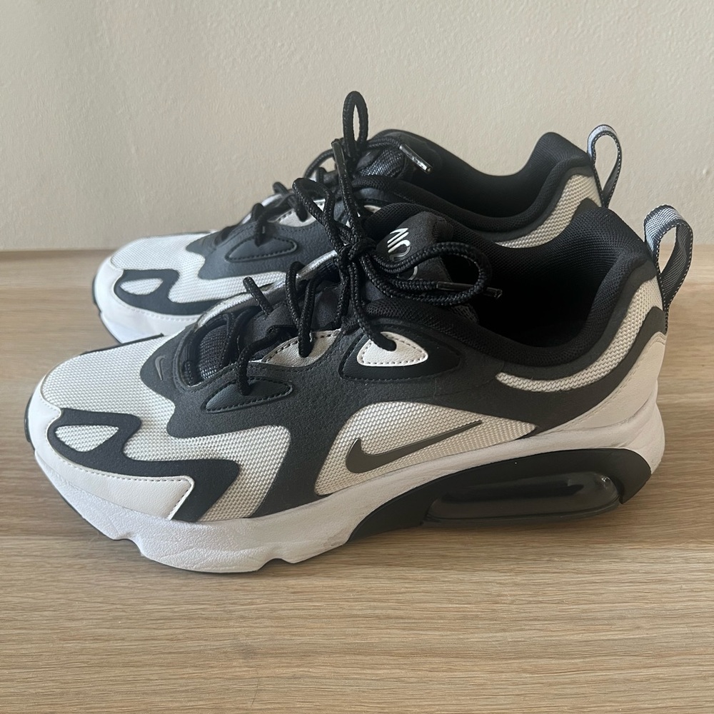 Nike Air Max 200 black and white size 7.5